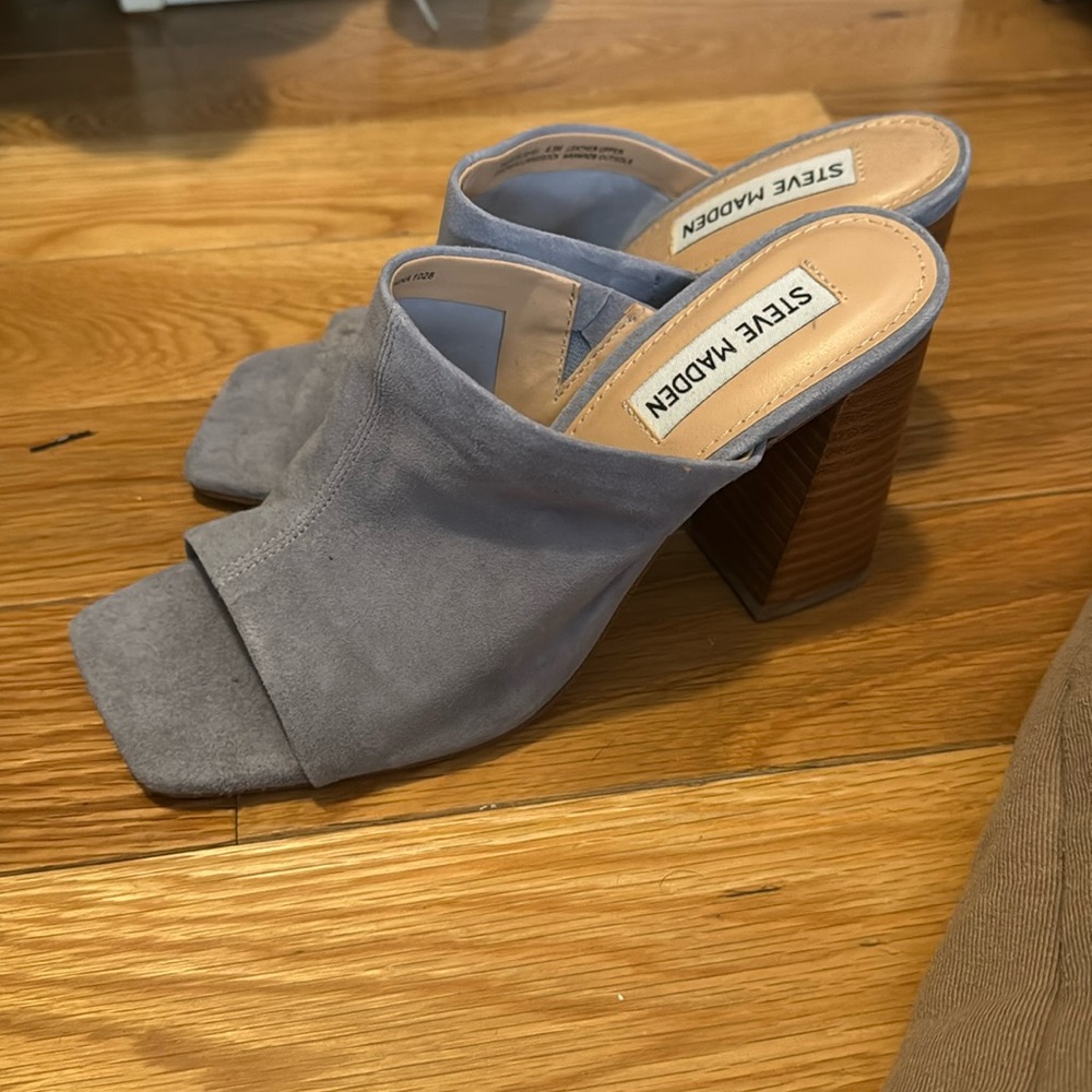 Steve Madden Suede Pumps